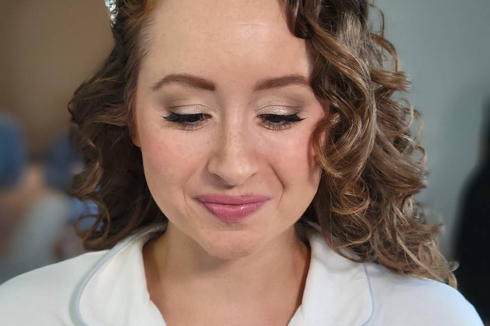 Soft makeup and curls