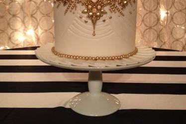 White and gold cake