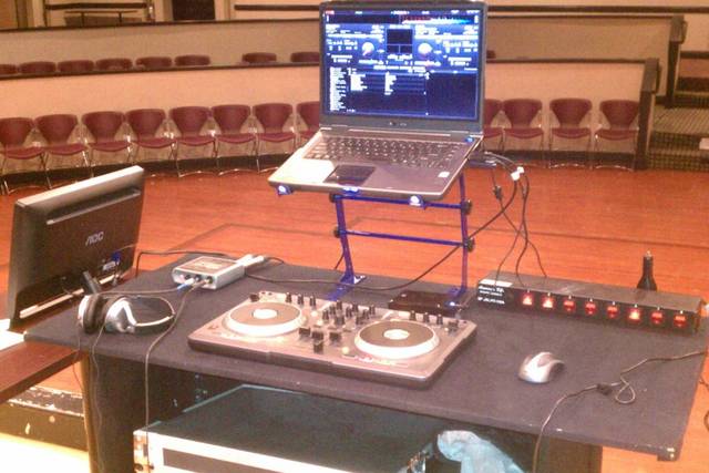 DJ Mellow turntable