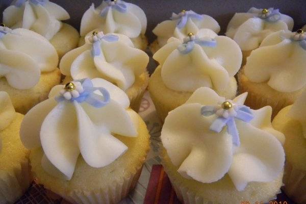 Carmen Cupcakes and Cakes