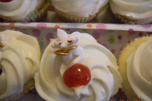 Carmen Cupcakes and Cakes