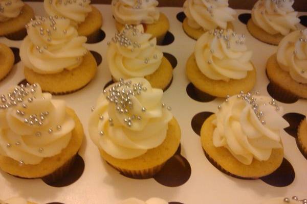 Carmen Cupcakes and Cakes