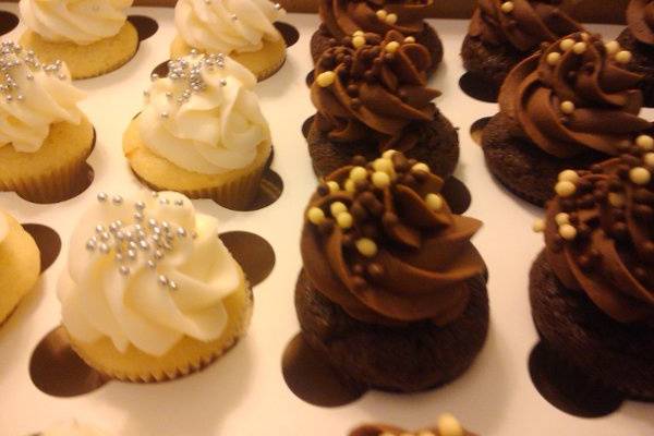 Carmen Cupcakes and Cakes