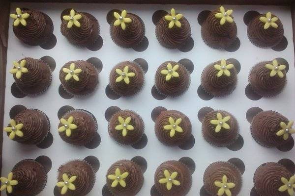 Carmen Cupcakes and Cakes
