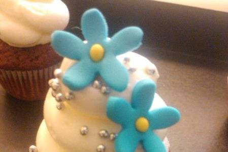 Carmen Cupcakes and Cakes
