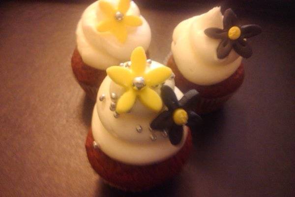 Carmen Cupcakes and Cakes