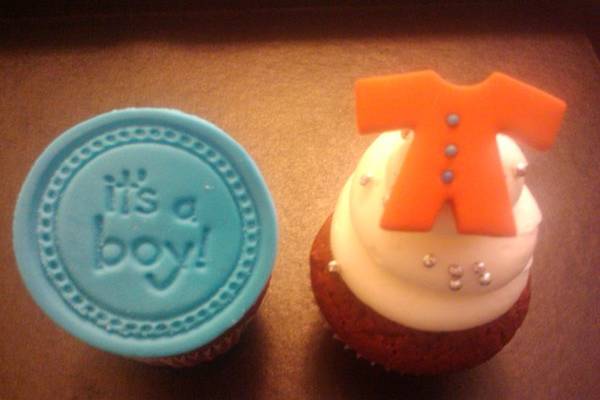 Carmen Cupcakes and Cakes
