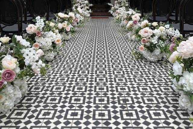 Pillars & Aisle Flowers