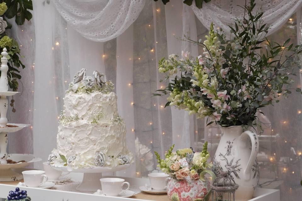 Vintage Garden Cake Table