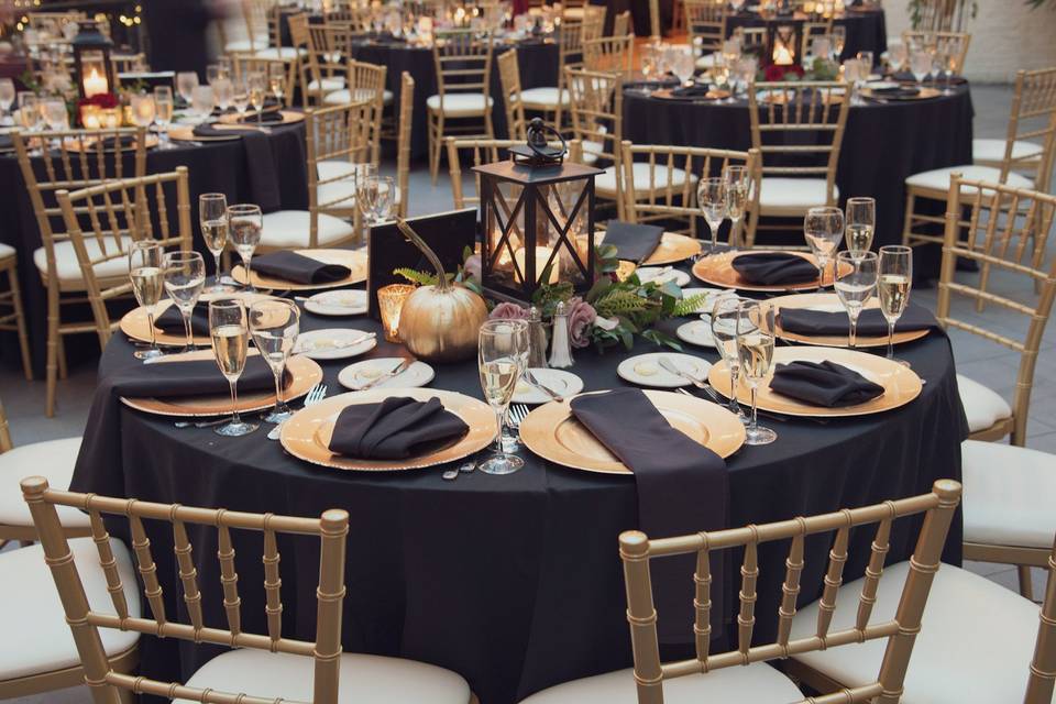 CHIAVARI CHAIRS + LINENS