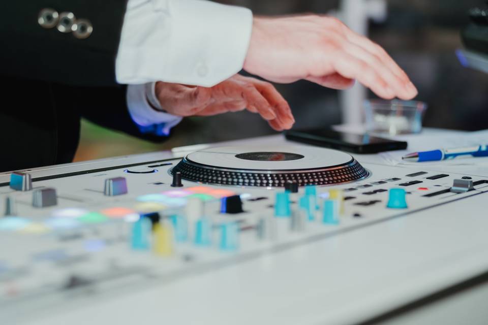 DJ NiKK0