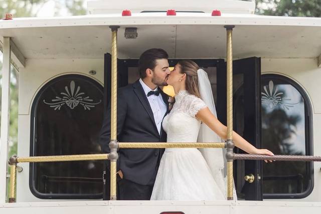 Acadiana Courier Limousine