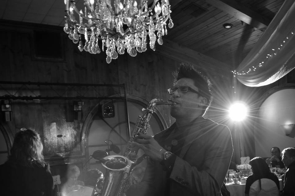 Amin Baghallian - Saxophonist