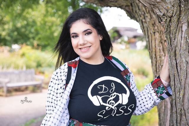 Embracing the palestinian side