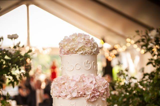 Floral wedding cake