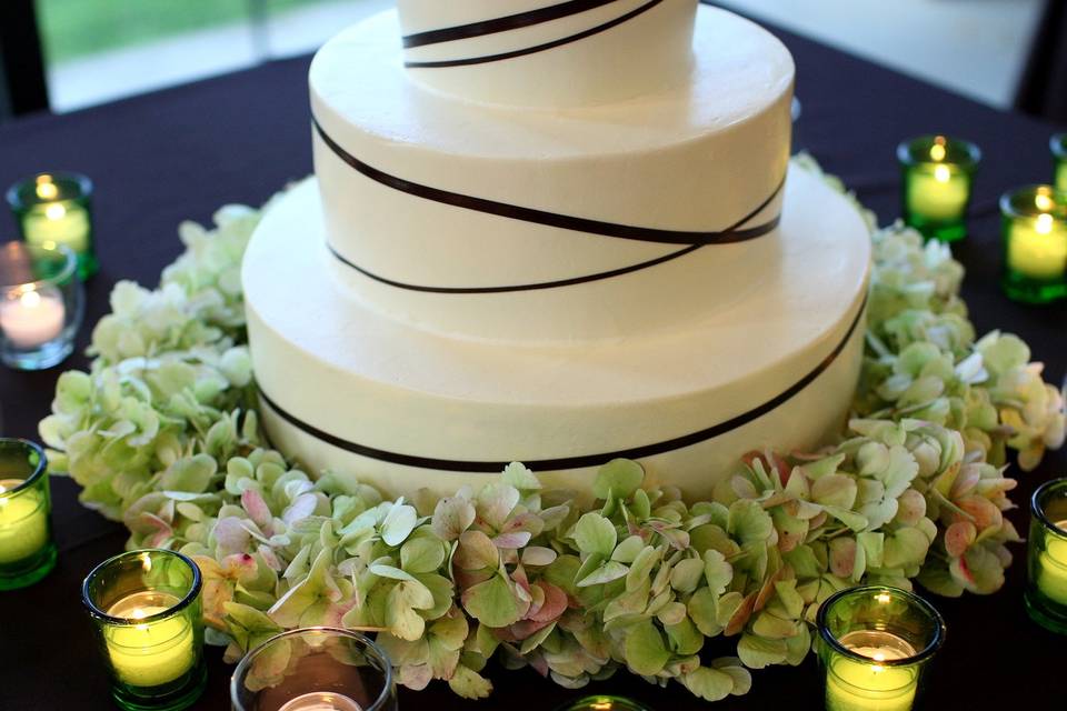 Elegant wedding cake with chocolate lining