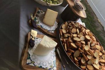 Breads, cheeses, grapes & jams