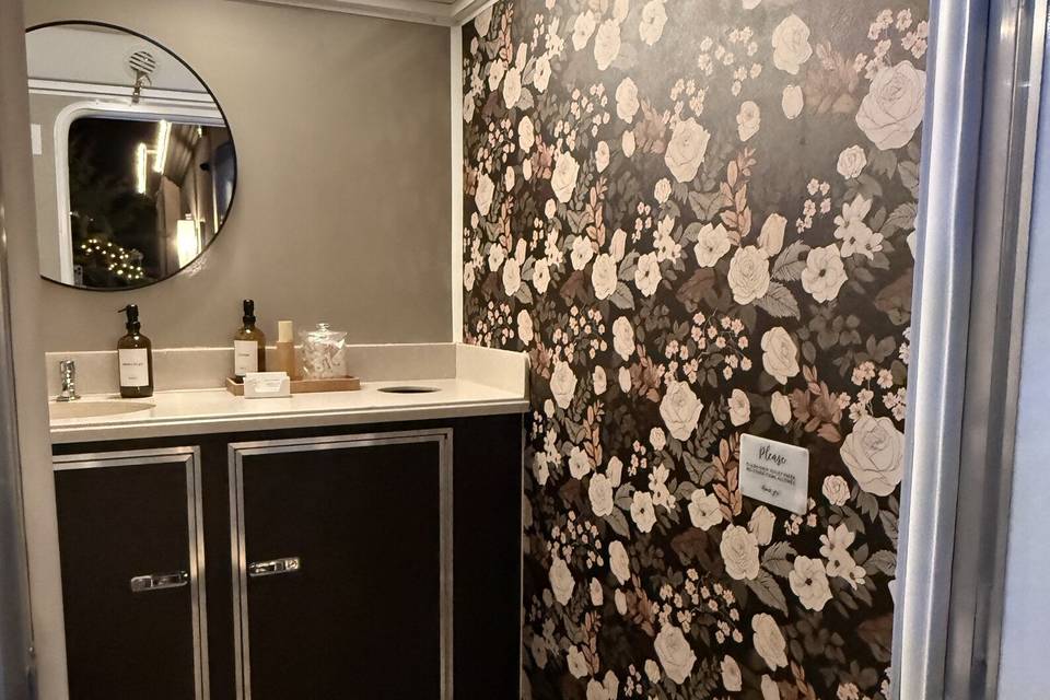 SanLu Luxury Rentals