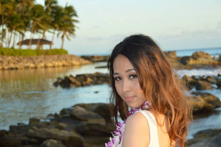 photographer: Robert Hamilton (Bridal Dreams Hawaii)
Hair and Makeup: Beauty by Susan Kim