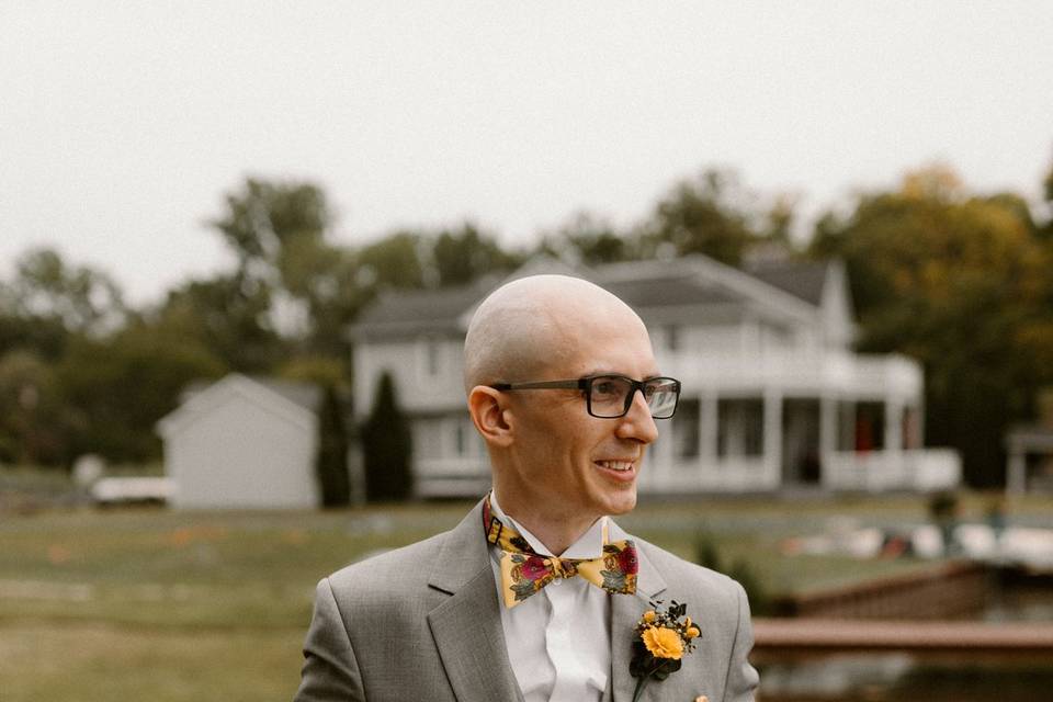 Floral bow tie