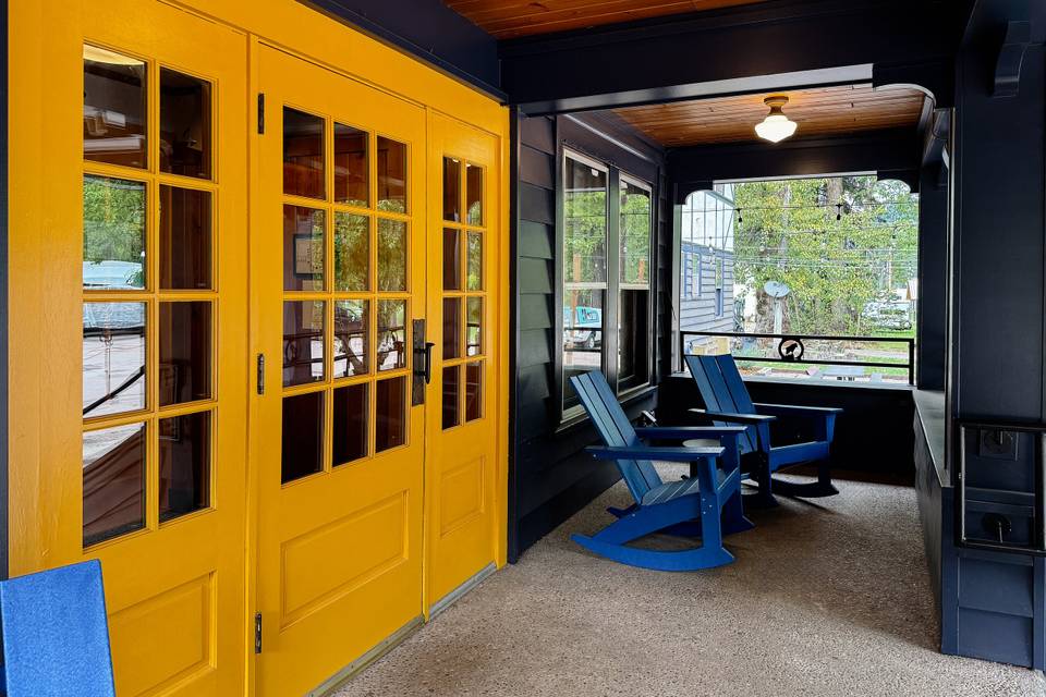 LOGE Glacier Porch