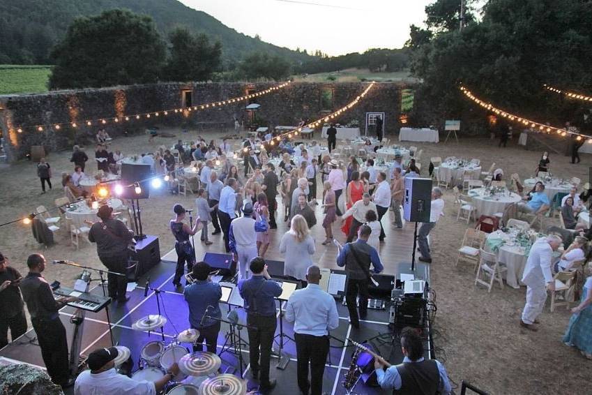 Courtyard wedding with live music