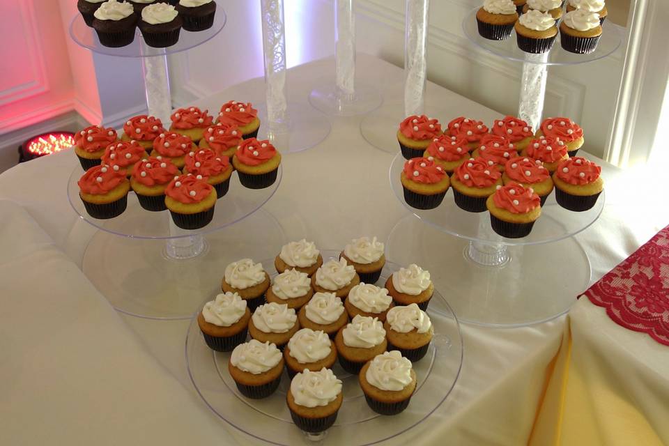 Red & White cupcakes
