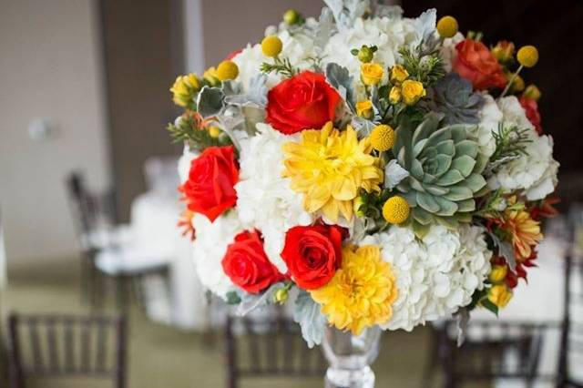 Flowers: Cherry Blossom Floral DesignsPhotography: Joshua KilleenVenue: The Dana Mission Bay