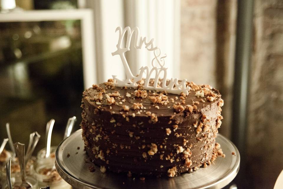 Smoked walnut chocolate cake