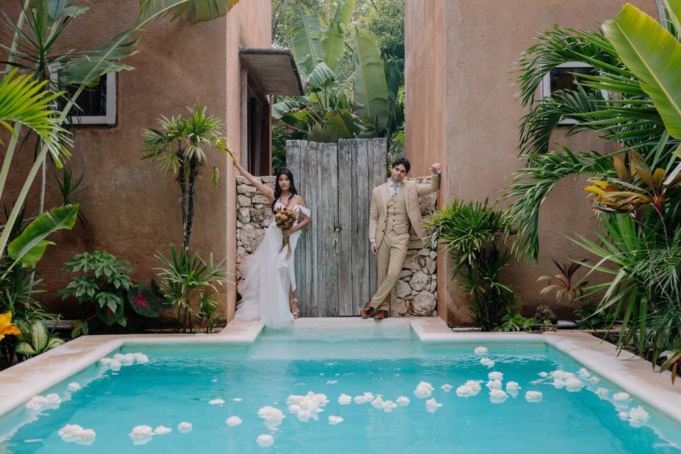 Tropical vibes for this couple