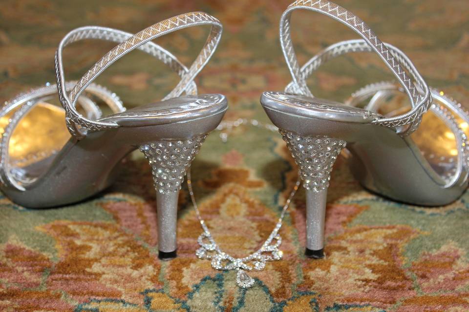 Brides shoes and jewelry