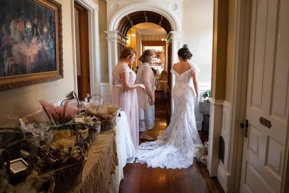 Bride & Mom's at Beale Manor