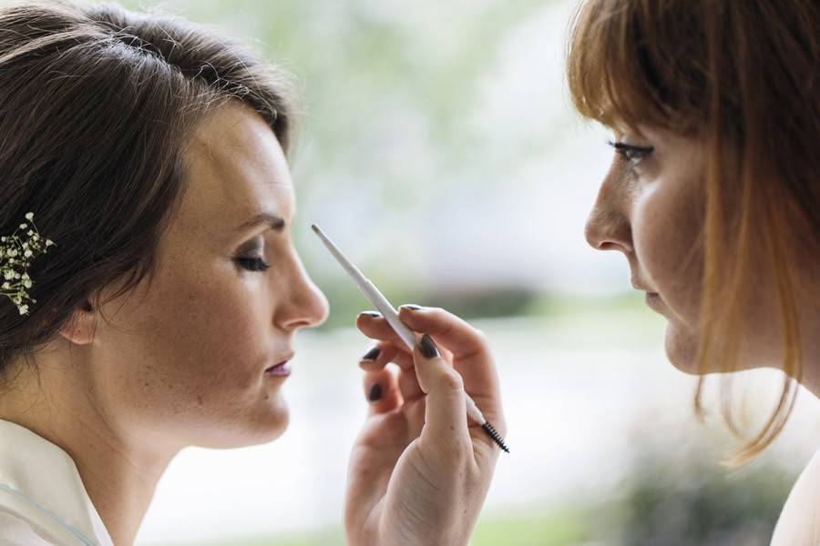 Eyebrow touchup