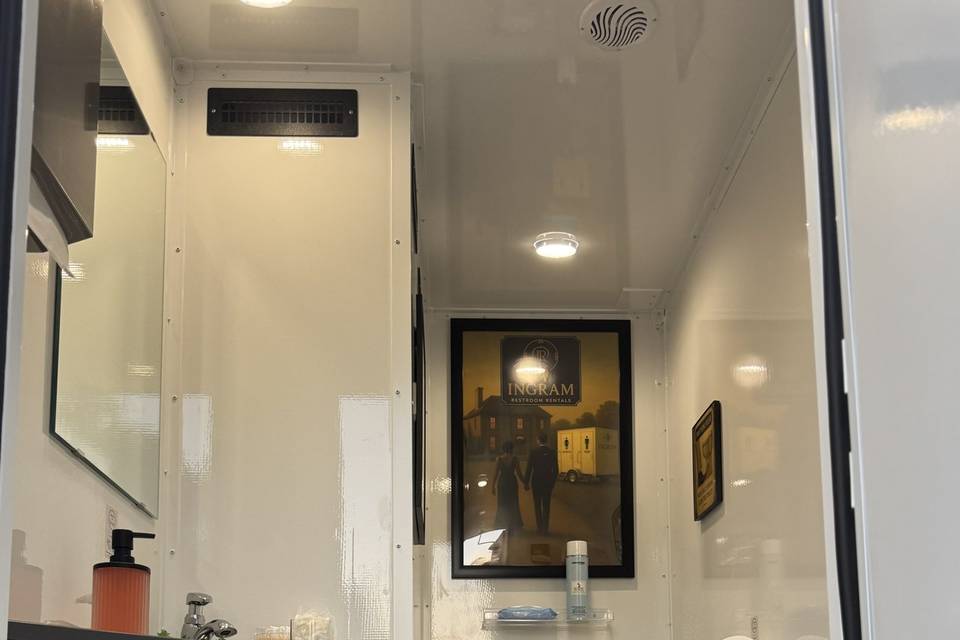 Estate wedding, men's suite