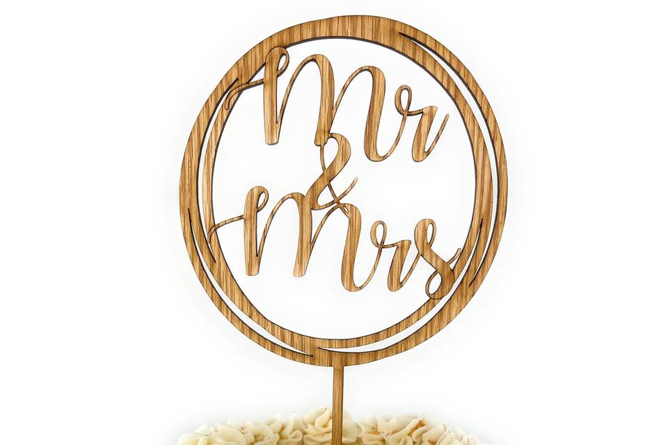 Mr & Mrs cake topper