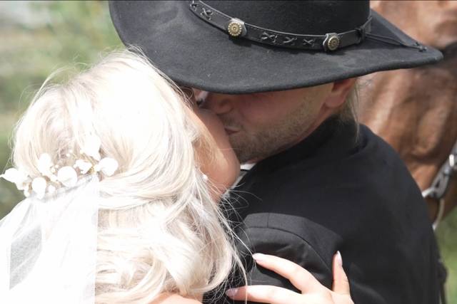 The kiss, 24weddings