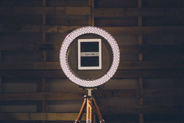 Gif Stand