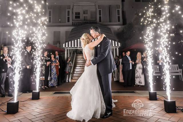 Engagement Sounds - Wedding DJs & Photobooth