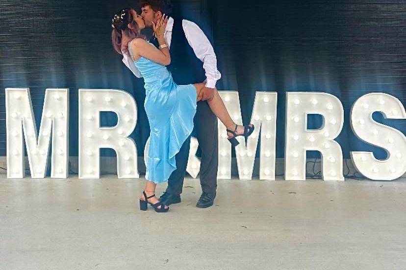 Mr & Mrs