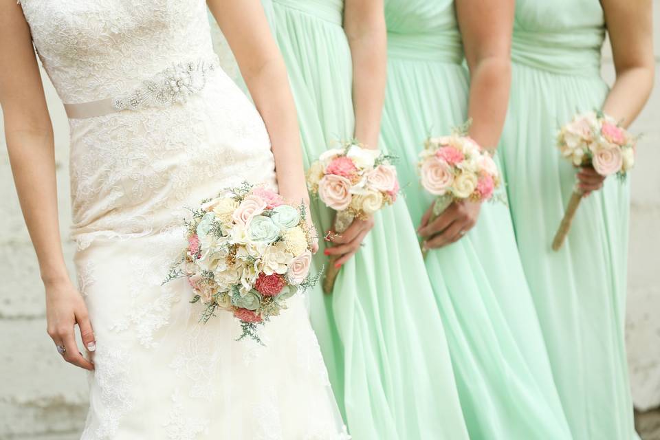 Pink & mint bouquets