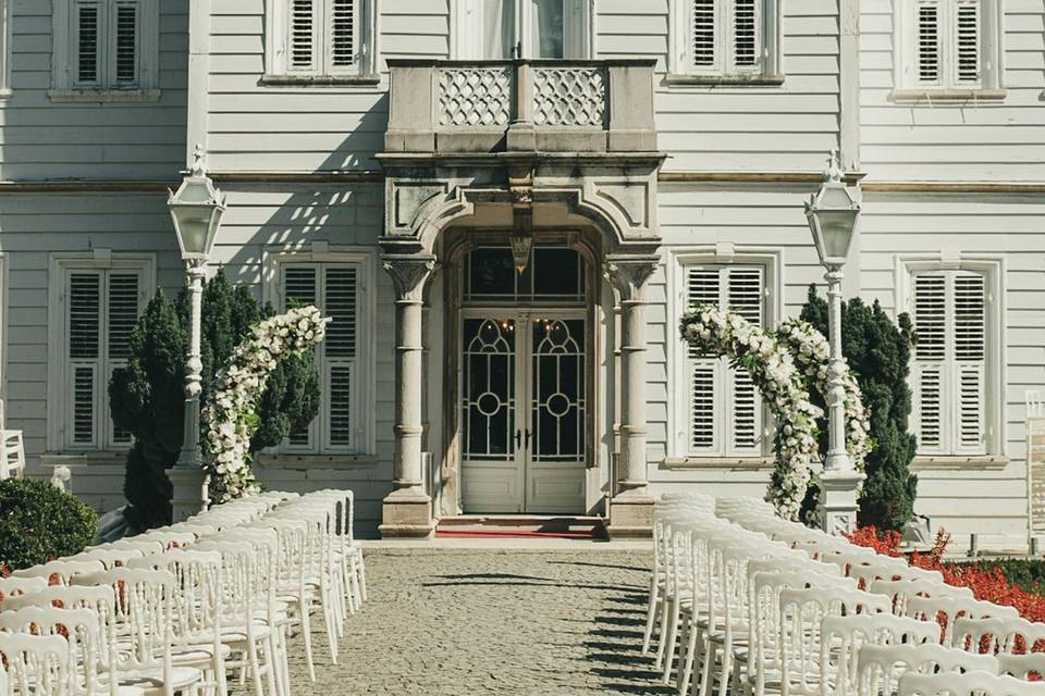 Ceremony chairs and arches