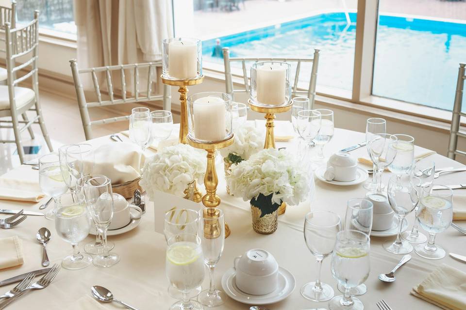 Airy table setting