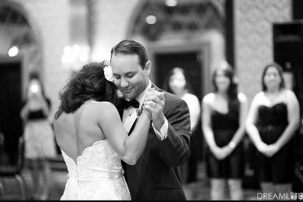 first dance as husband and wife. (www.dreamlitephotography.com)