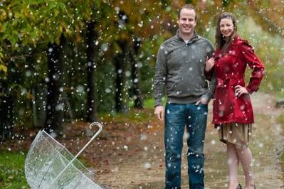 engagement portraits on a snowy autumn day. (www.dreamlitephotography.com)