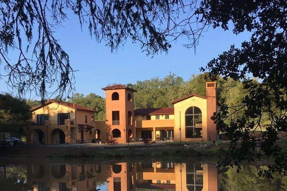 Outdoor view of the Lago Giuseppe Winery and Event Site