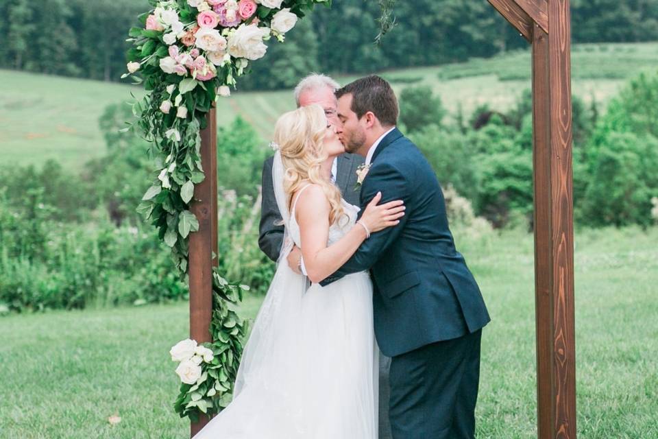 Classic soft tones of white and pink flowers