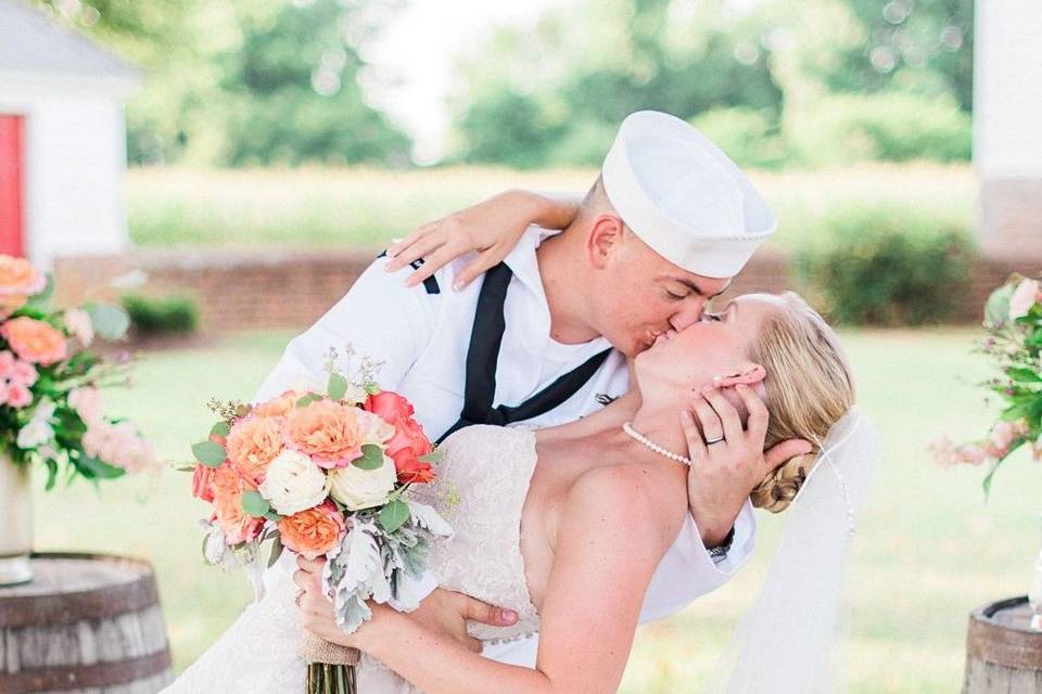 Soft orange and pink flowers glowed in this mid-summer wedding. Photography by Melissa Durham Photography