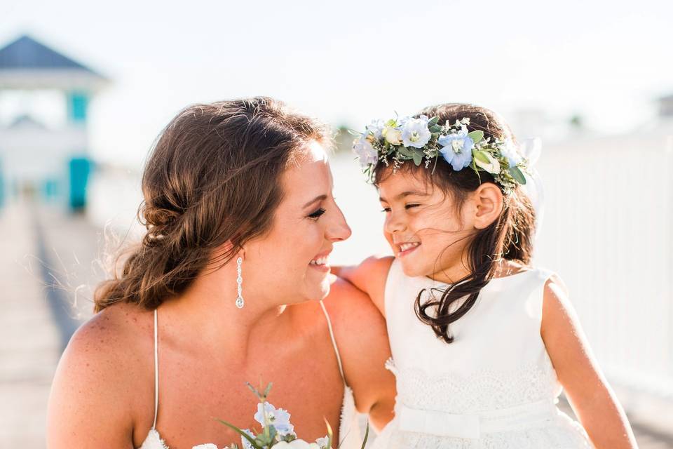 Bride with flower girl | Firls Amanda Manupella Photography