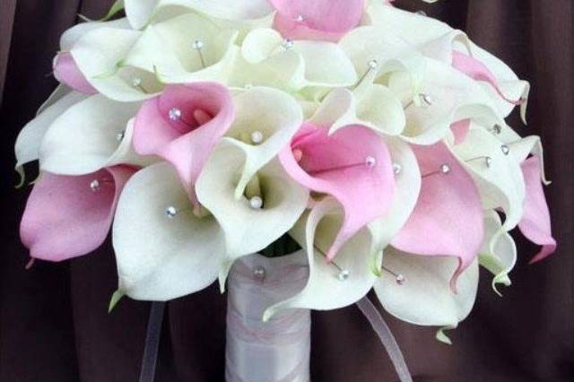 White and pink arrangement