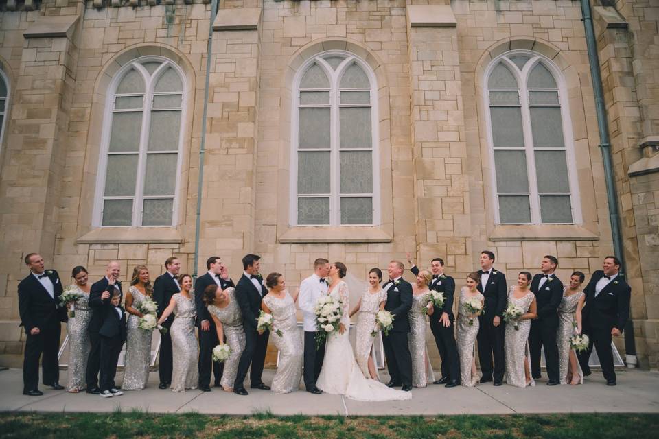 The couple with the bridesmaids and groomsmen